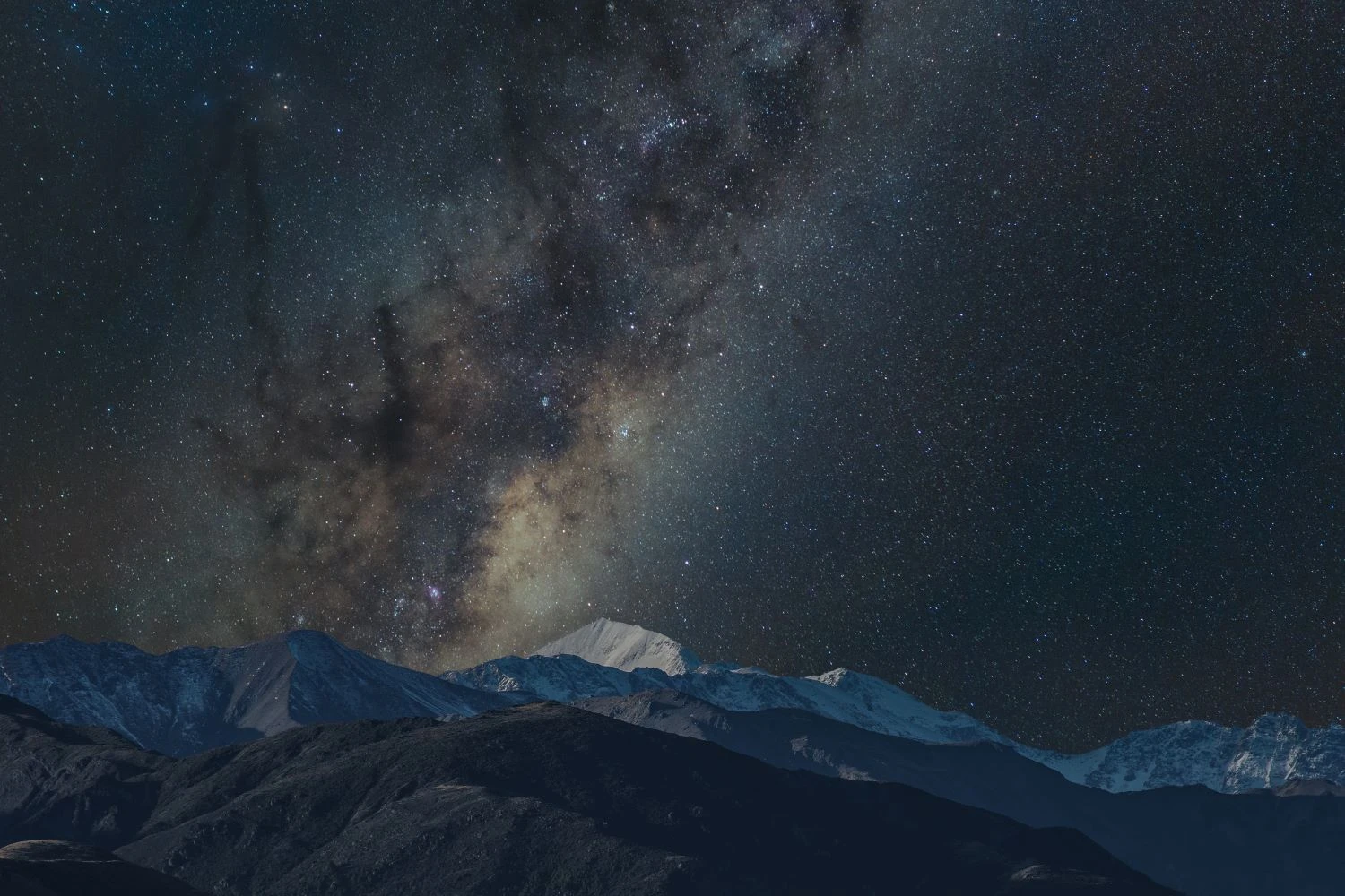 Kaikōura snowy mountains beneath a starry night sky