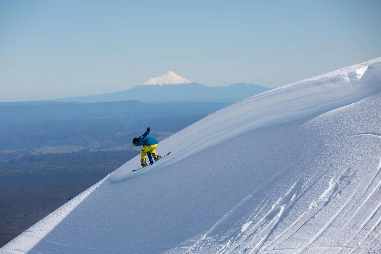 Person skiing down the Tūroa ski field, Mount Ruapehu