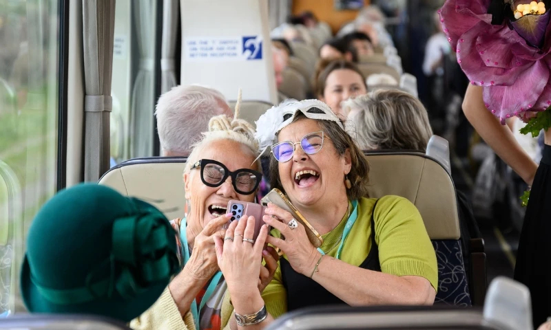 WOW train guests