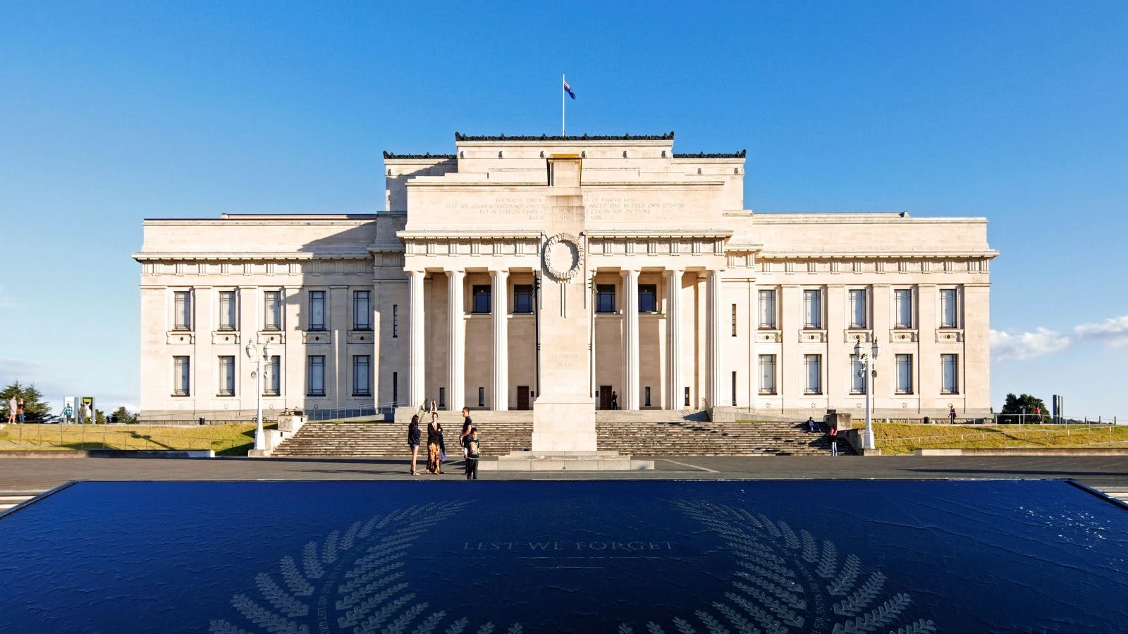 Auckland Museum in the sun