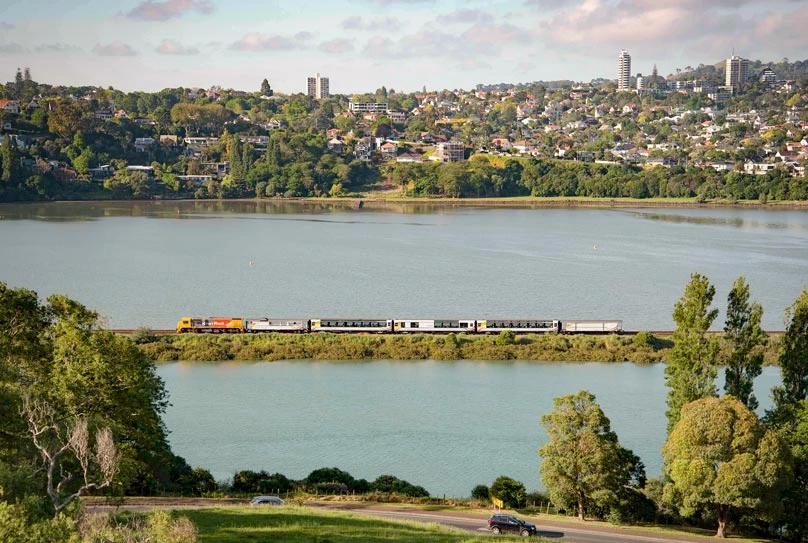 Northern Explorer travelling through the Orakei Basin