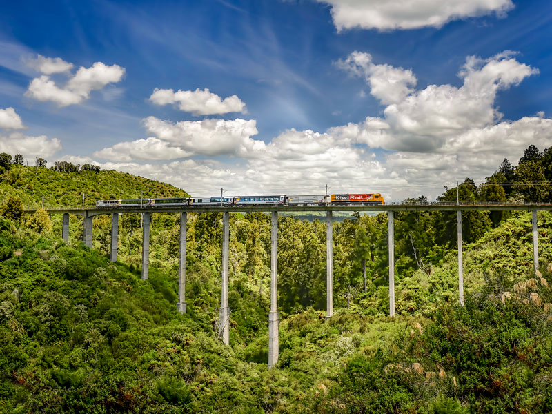 2 Northern Explorer Hapuawhenua Viaduct Linda Cutch 800x600