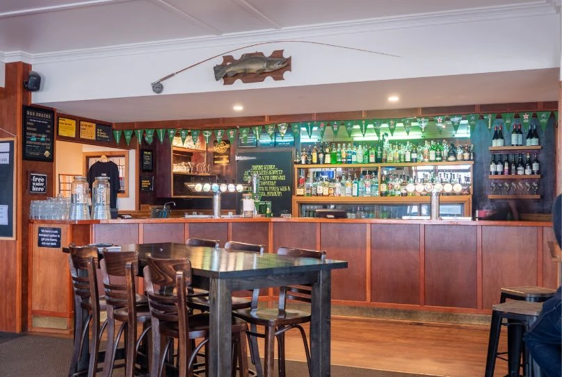 Hotel Lake Brunner's bar