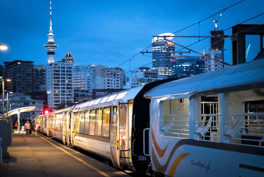 GI Northern Explorer Auckland Strand in the early hours of winter RH1044