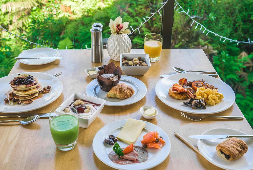 Breakfast dining at the Te Waonui Forest Retreat
