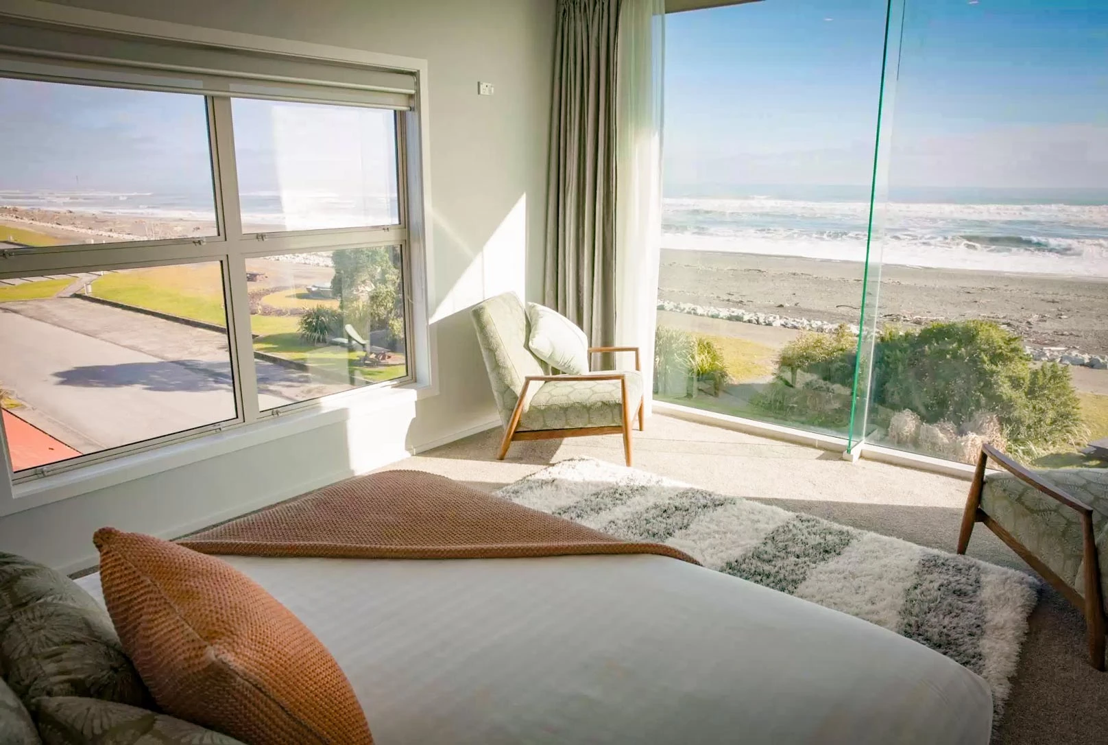 Beachfront Hotel Hokitika room with ocean view