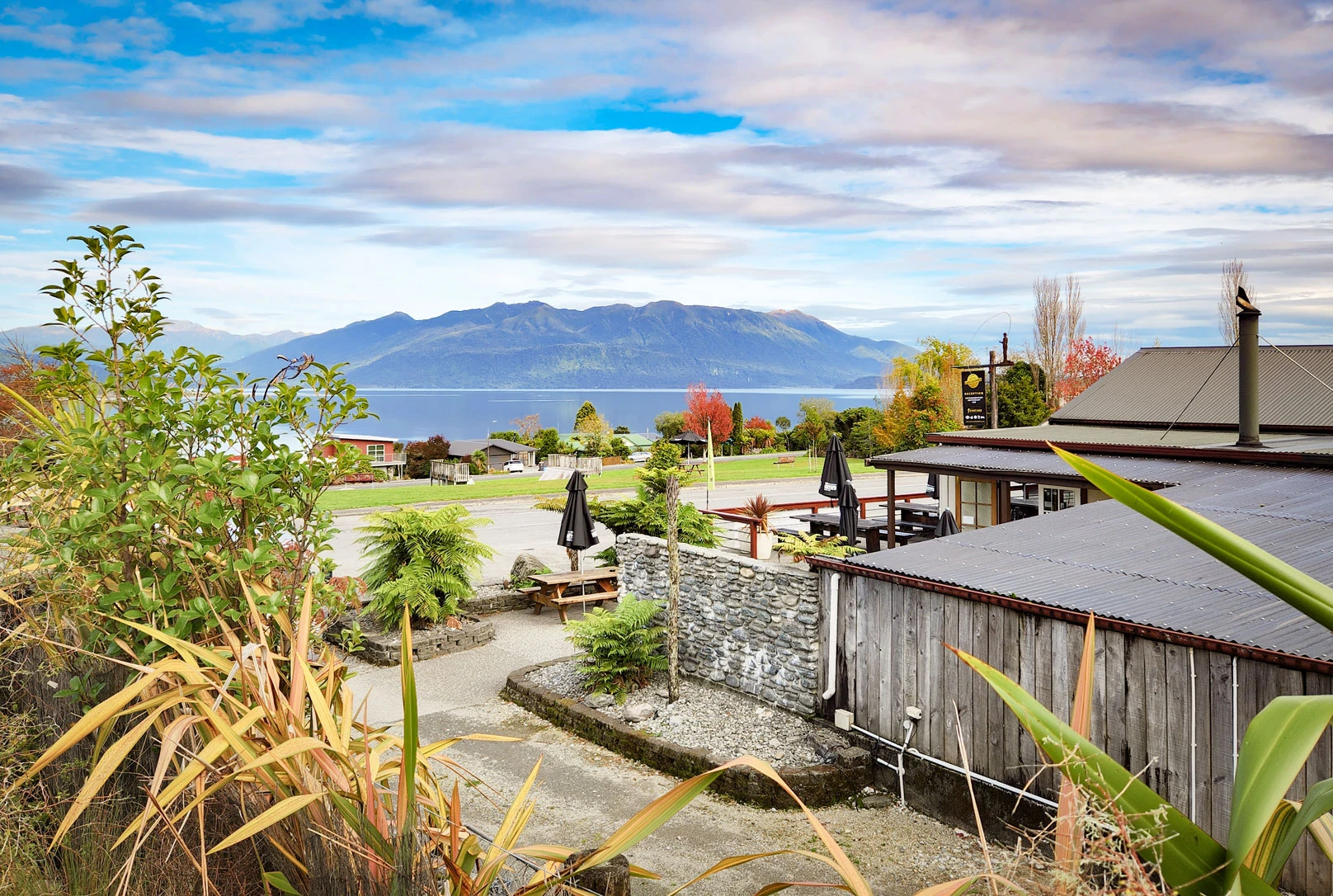 Hotel Lake Brunner in Moana exterior view