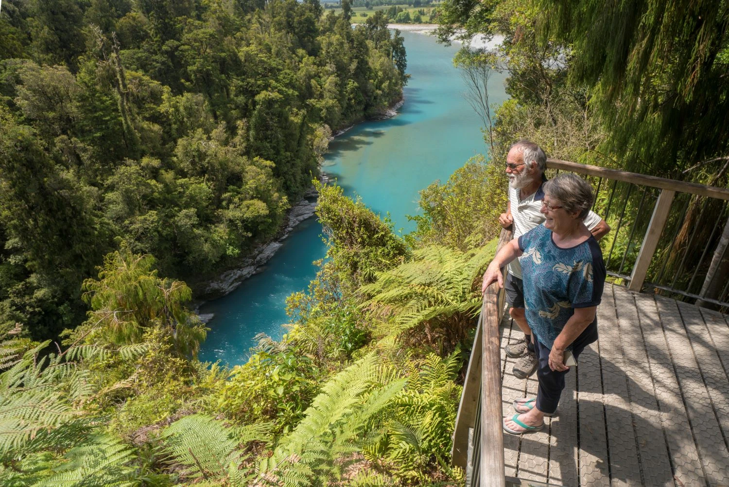 couple on a viewpoint overlooking the Hokitika Gorge
