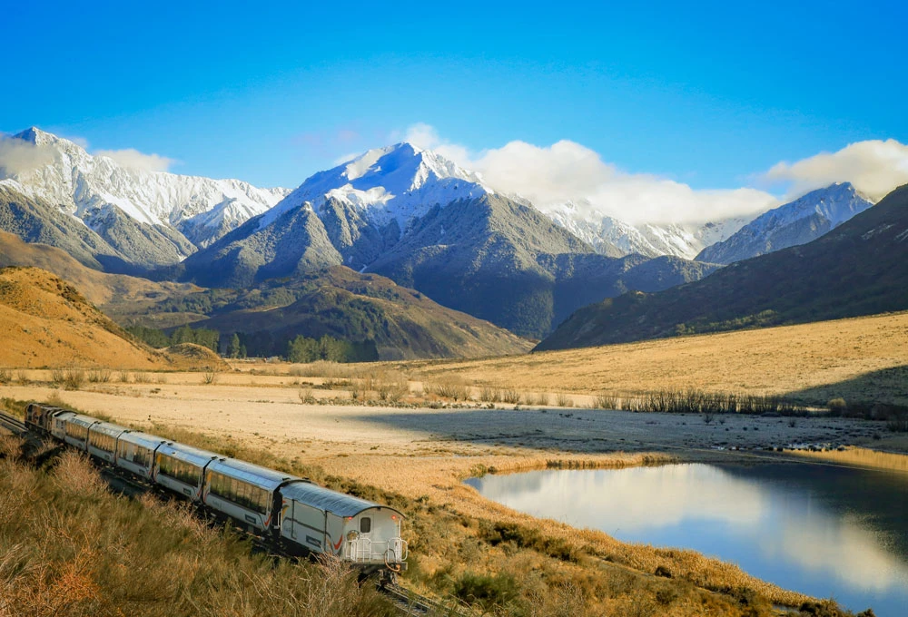 TranzAlpine passing Lake Sarah in winter 