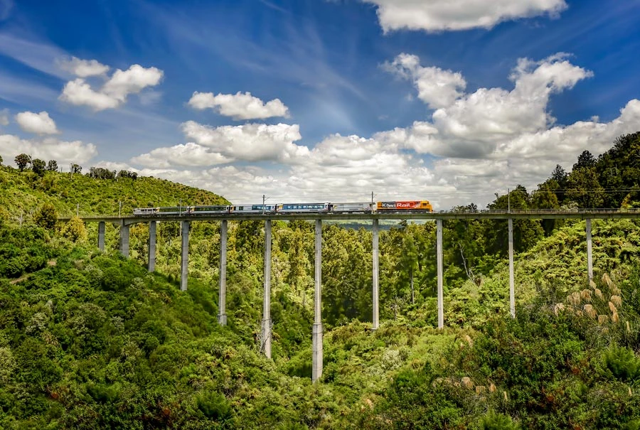Northern Explorer crossing the Hapuawhenua Viaduct